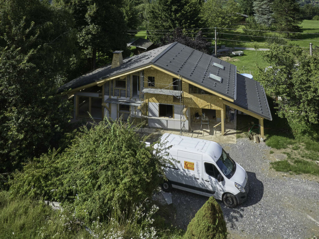 Travaux de couverture, rénovation de toiture - Entreprise S.S.S GURLIE à Samoëns